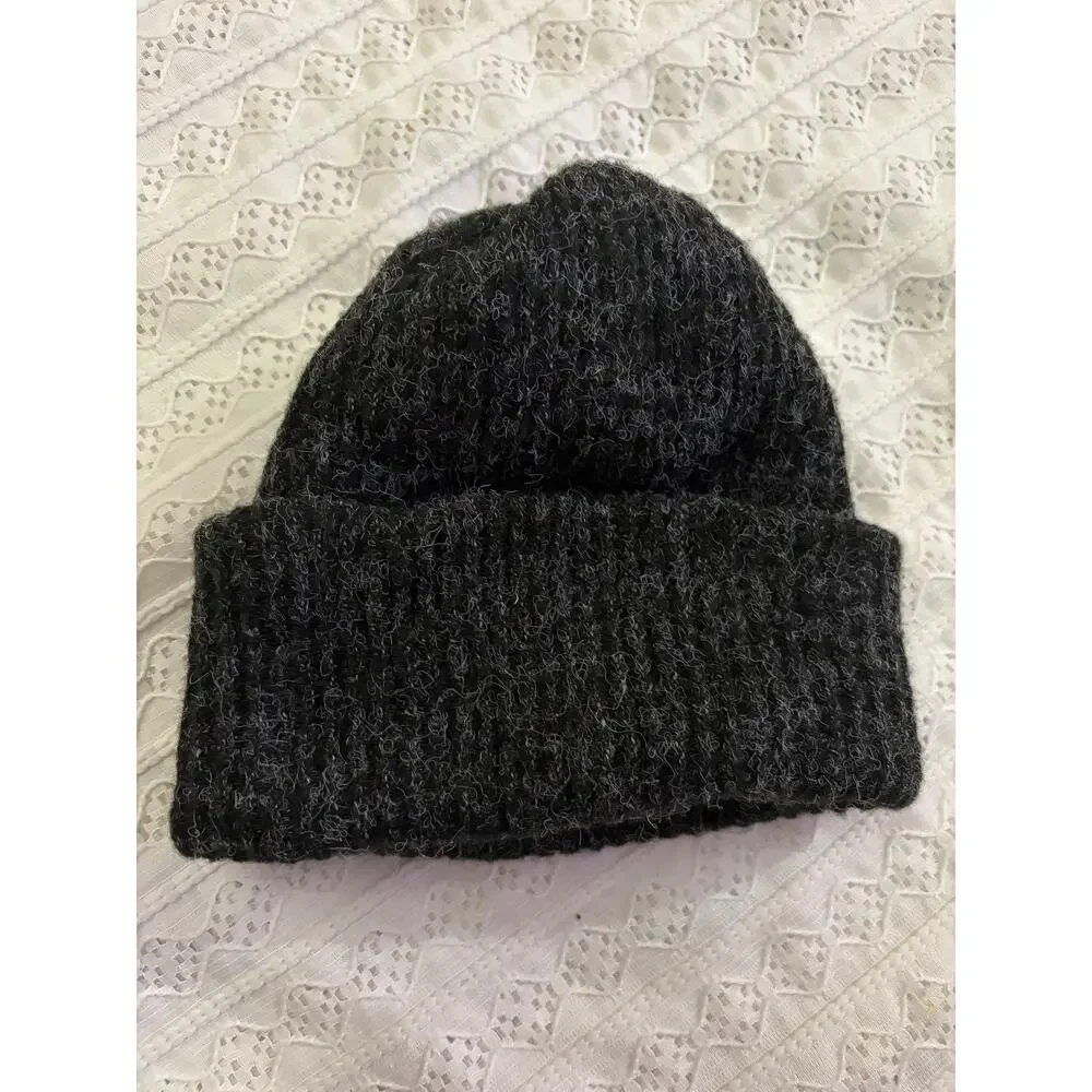 The North Face Cable Knit Beanie Hat Gray One Size Unisex Cozy Winter Cap